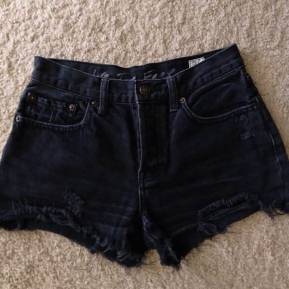 We The Free Black Mid Rise Distressed Denim Shorts - Picture 2 of 5